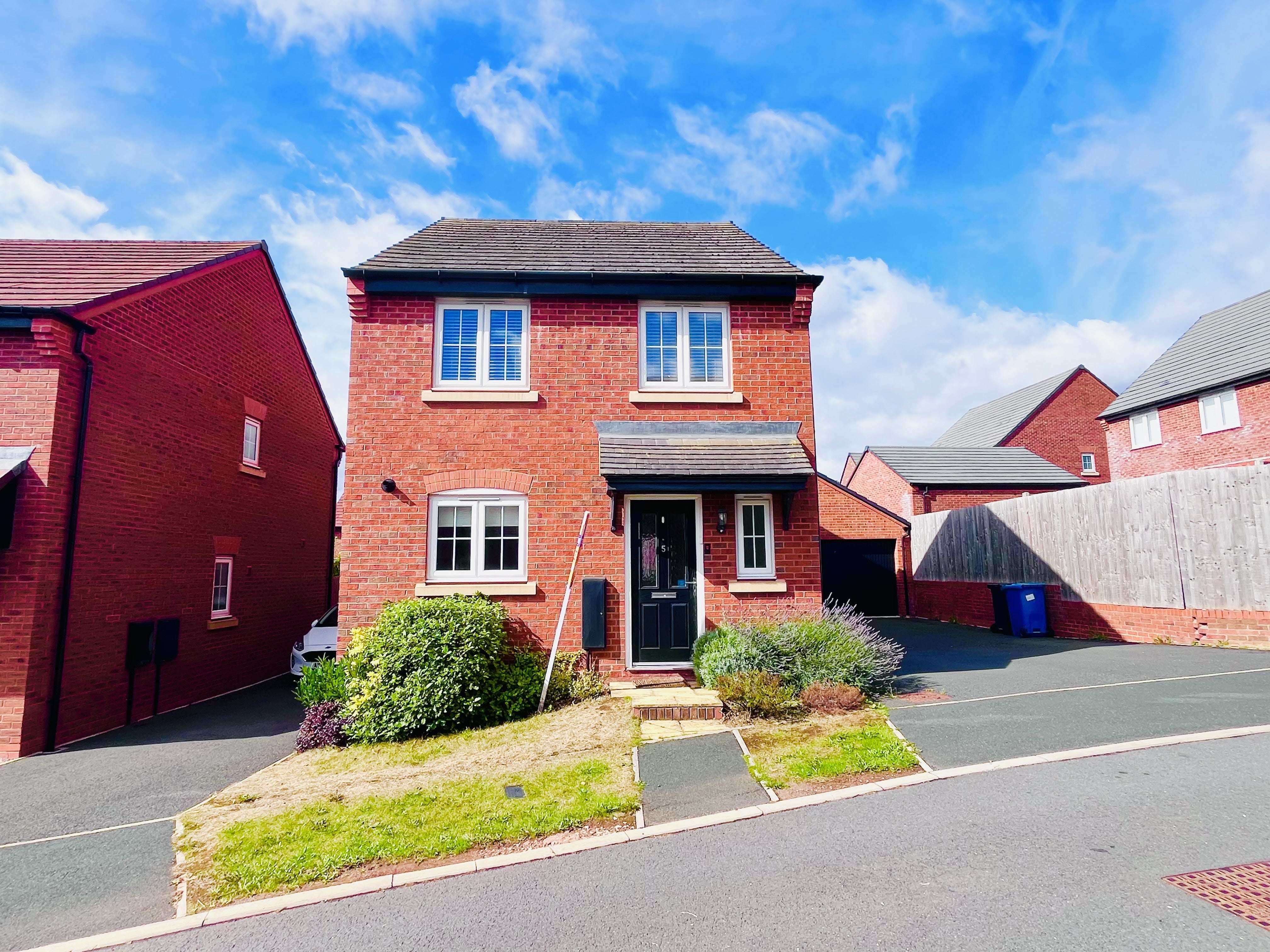 House Hedgerow Road in Lichfield