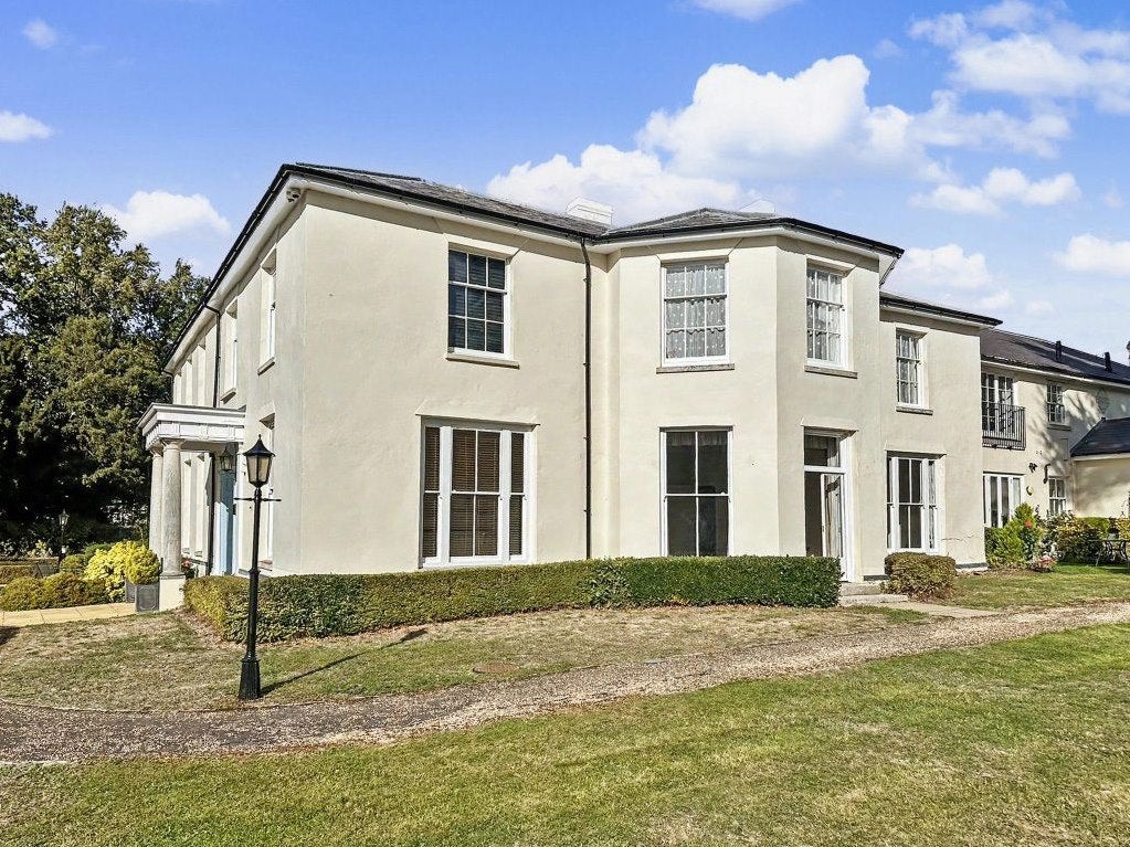 Flat Queensway in Dacorum