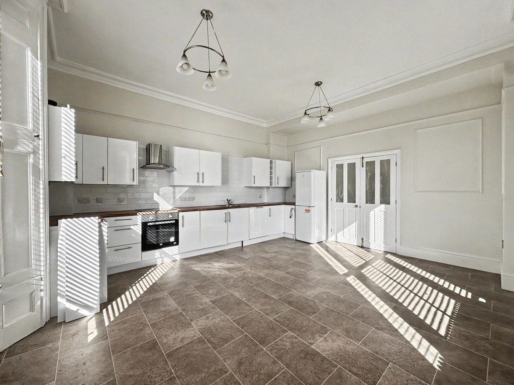 Flat Queensway in Dacorum