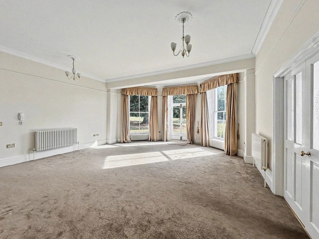 Flat Queensway in Dacorum