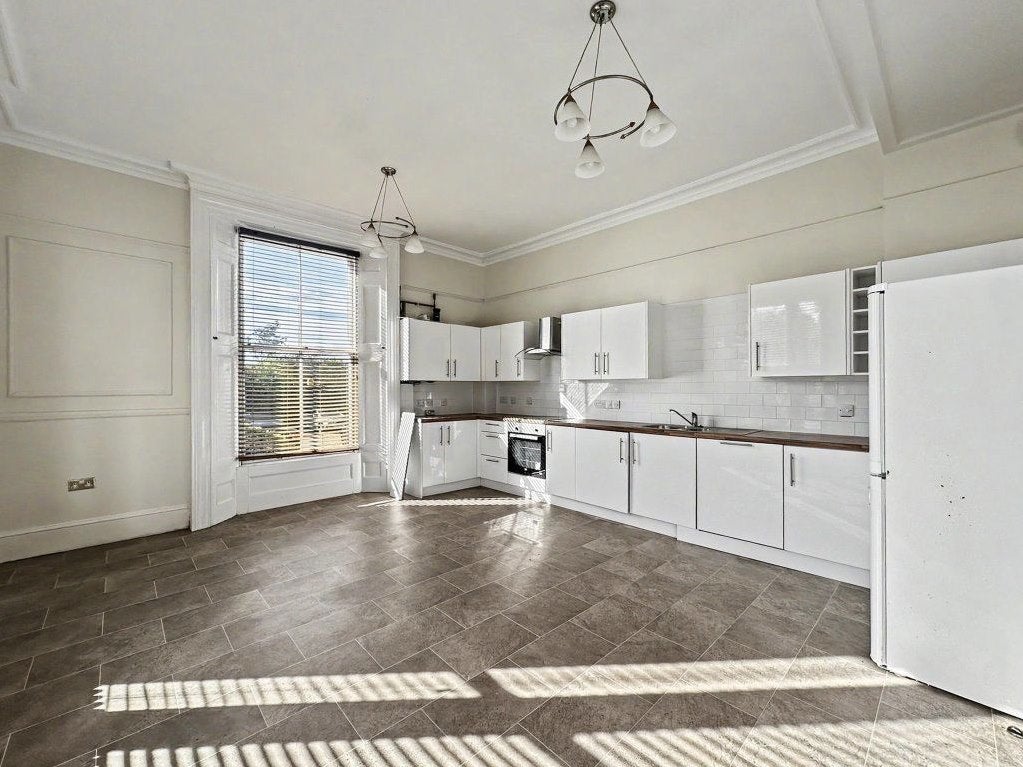 Flat Queensway in Dacorum