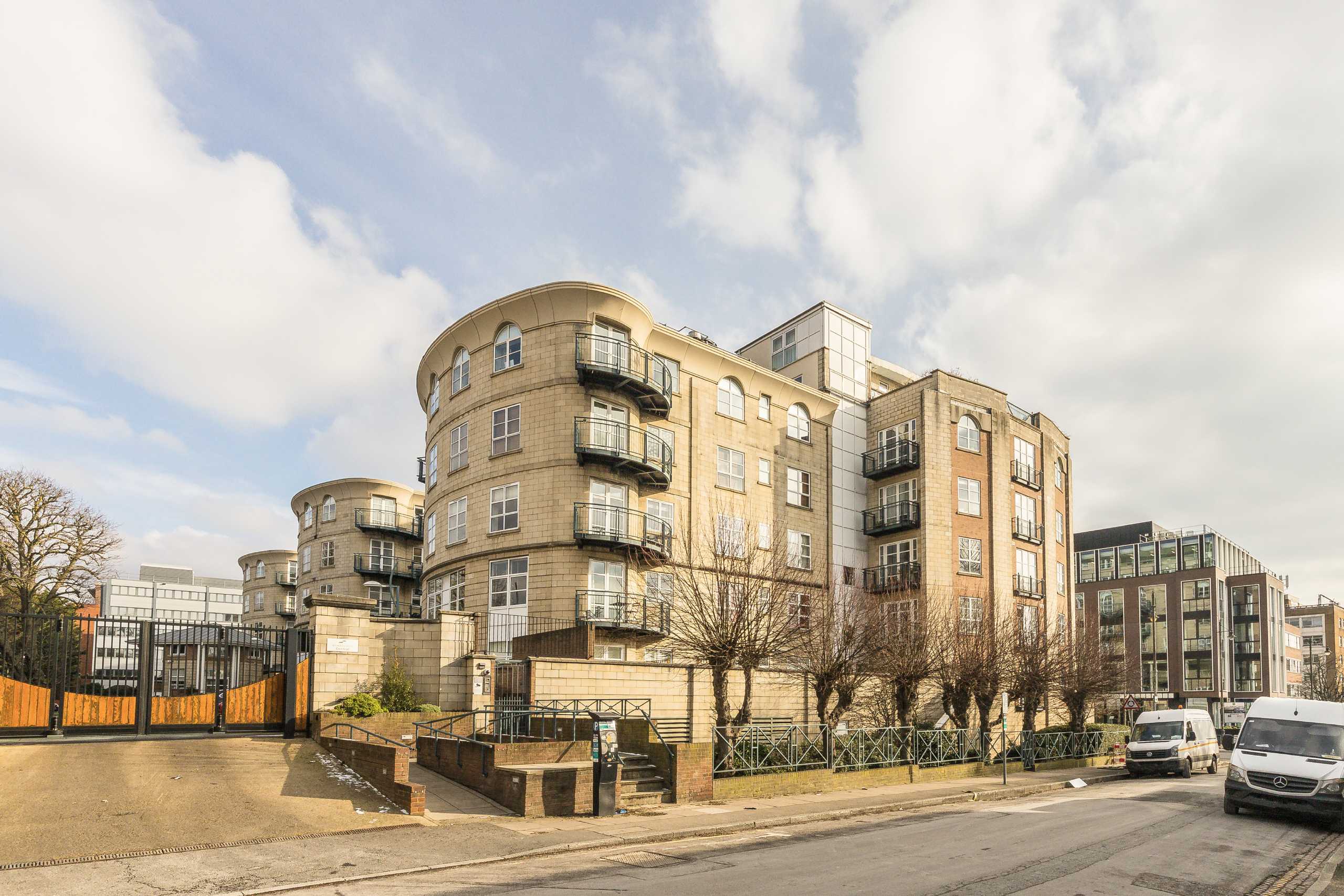 Flat Worple Road in Greater London