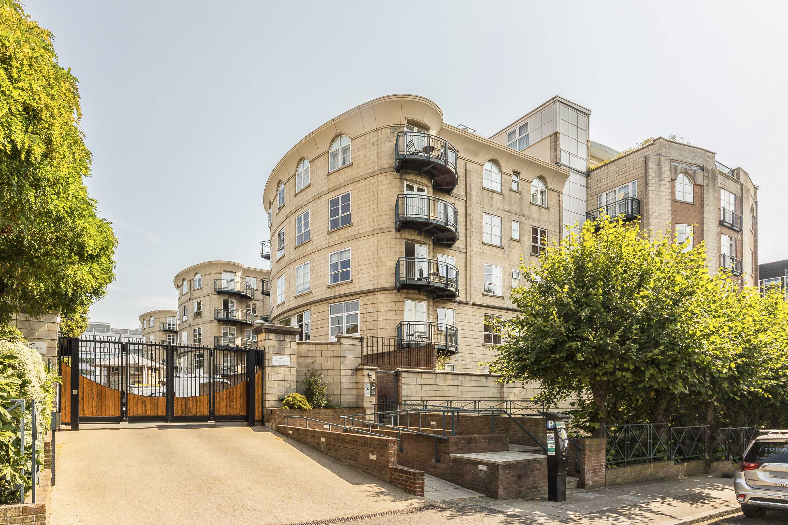 Flat Worple Road in Greater London
