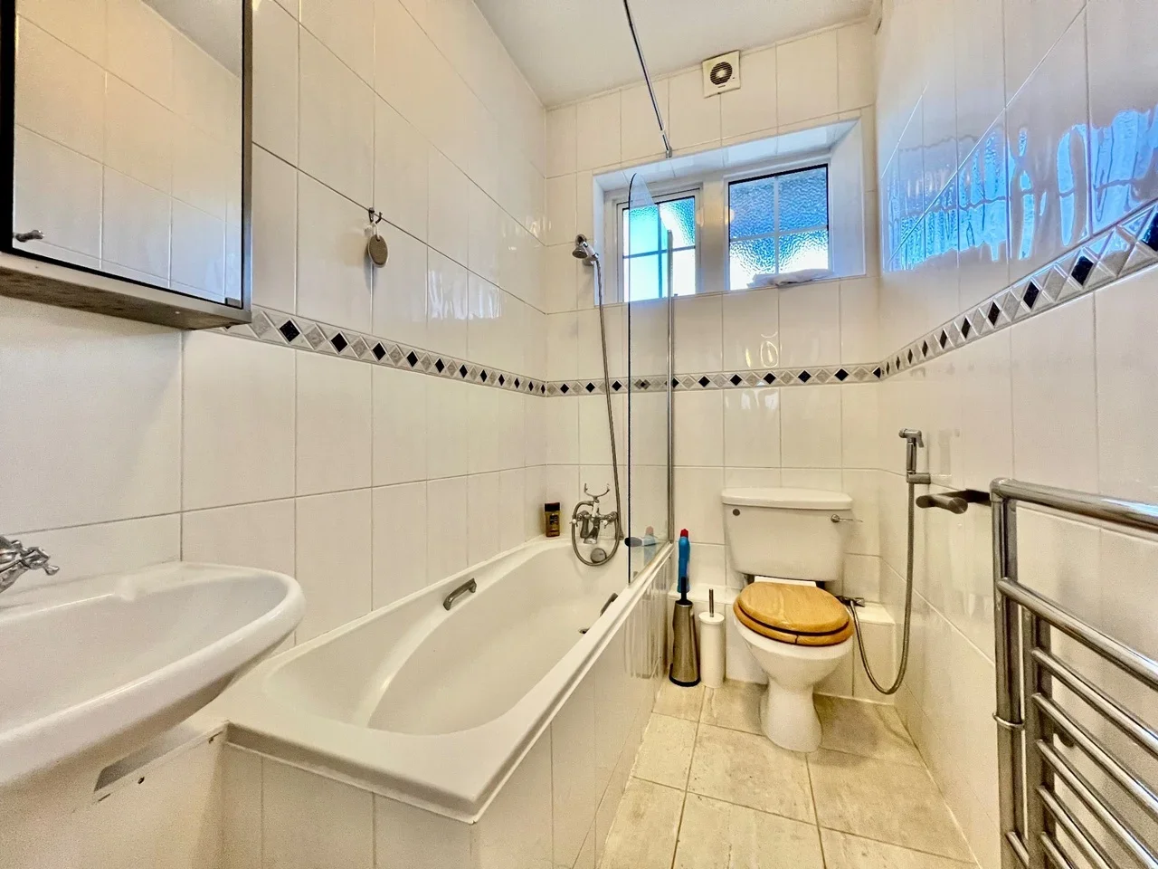 Flat Hornton Place in Greater London