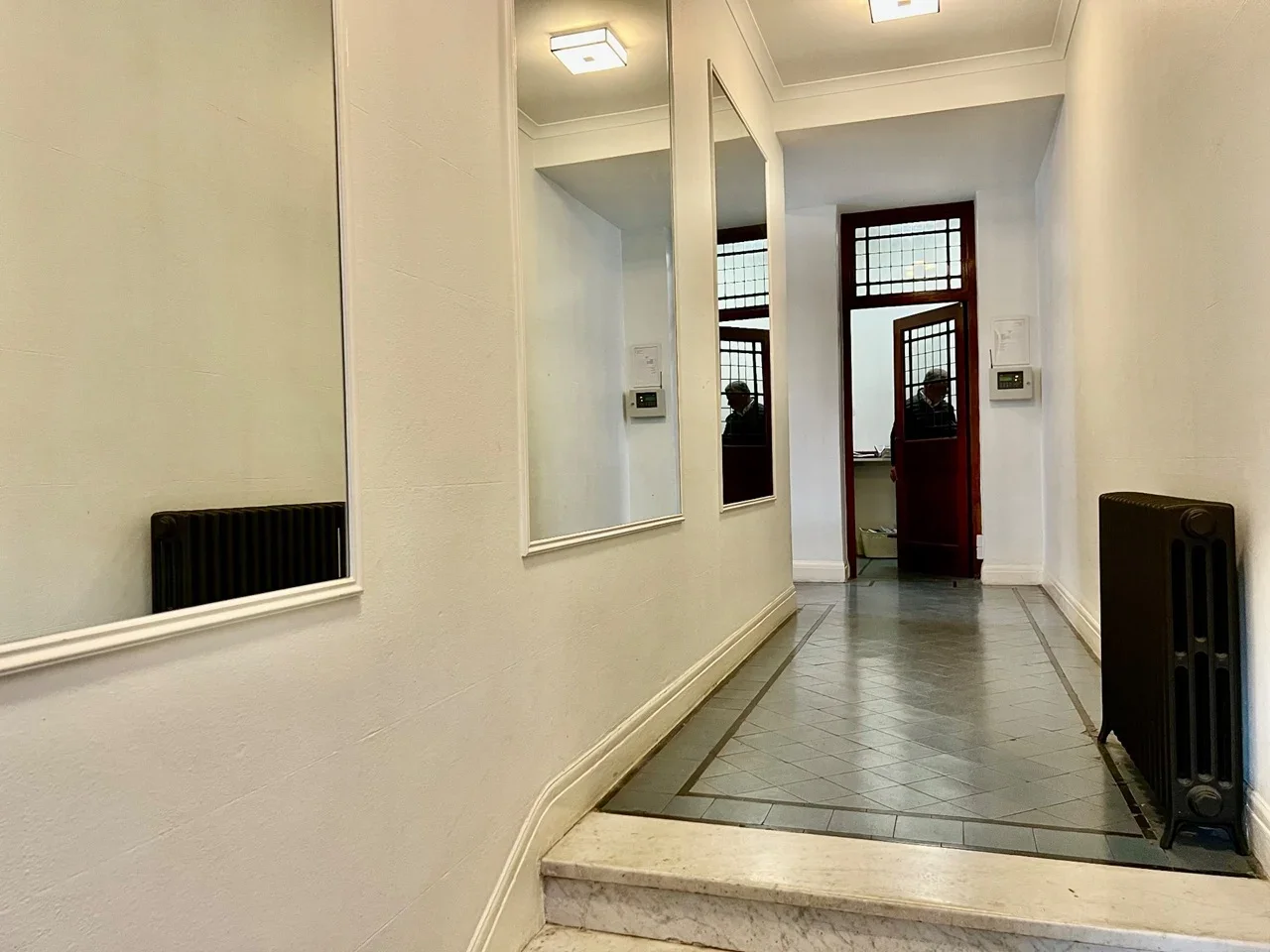 Flat Hornton Place in Greater London