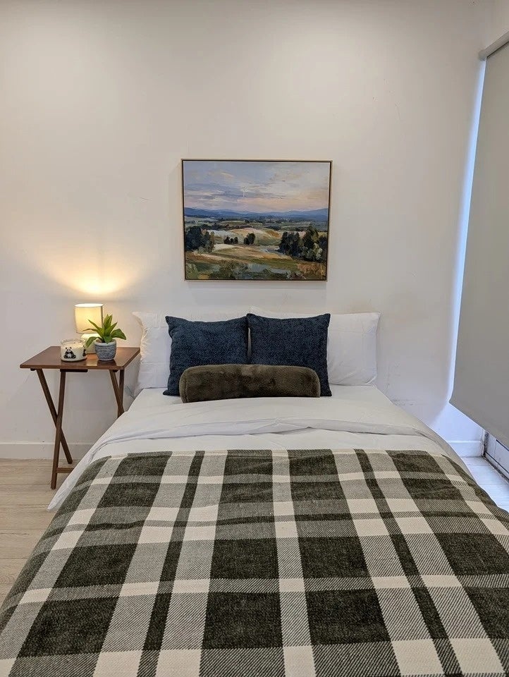 Flat Blackthorn Avenue in Greater London