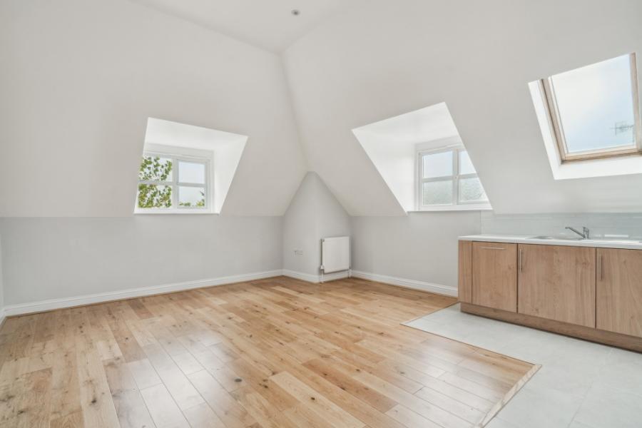 Flat Shaftesbury Circle in Greater London
