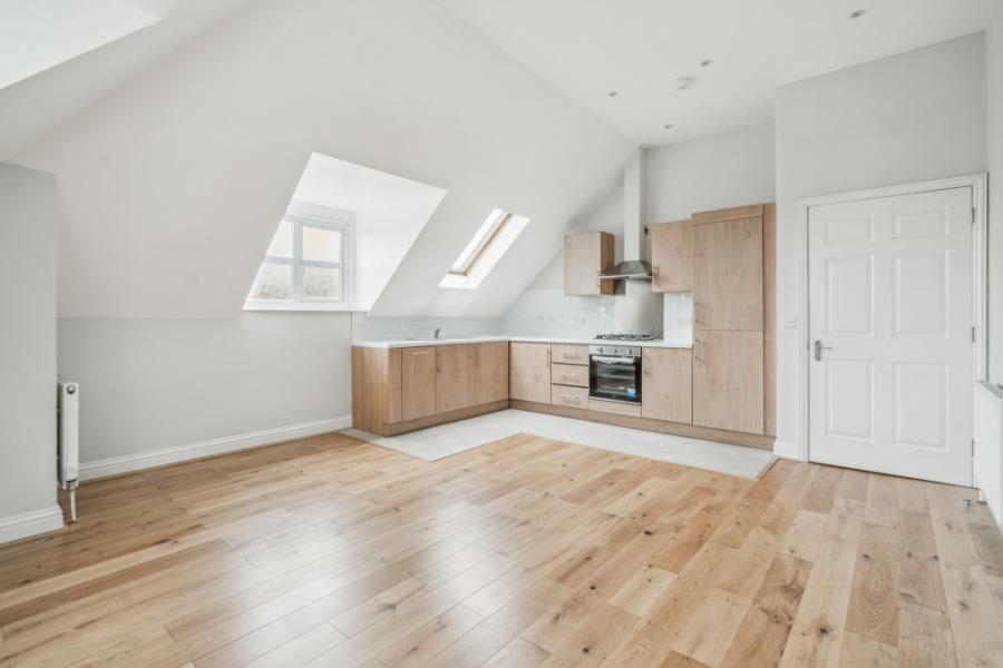 Flat Shaftesbury Circle in Greater London