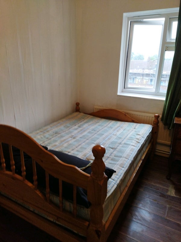 Room Loddiges Road in Greater London