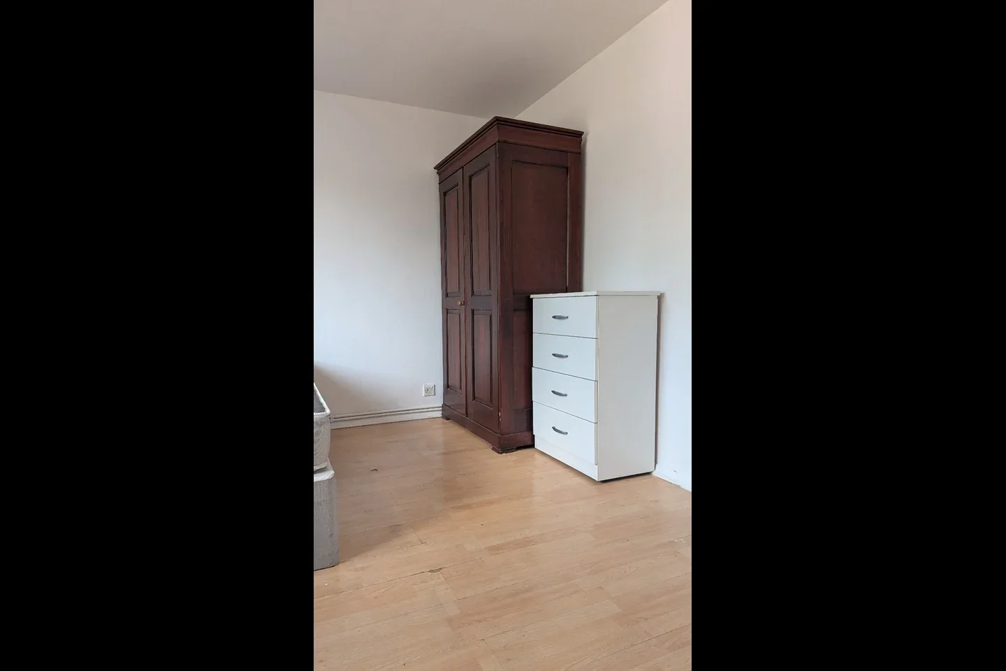 Room Nichol Lane in Greater London