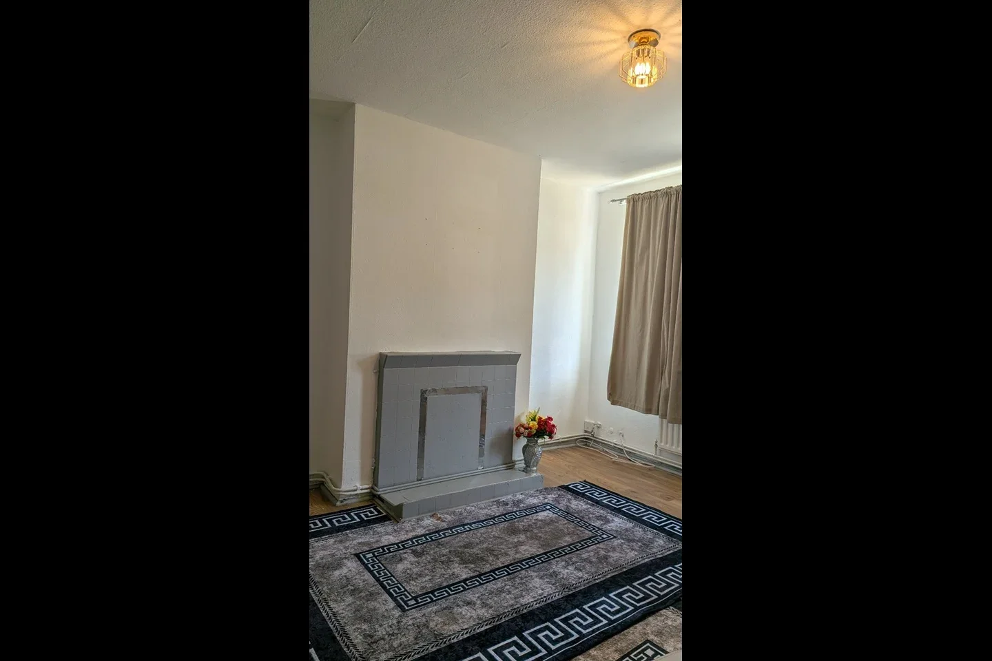 Room Nichol Lane in Greater London
