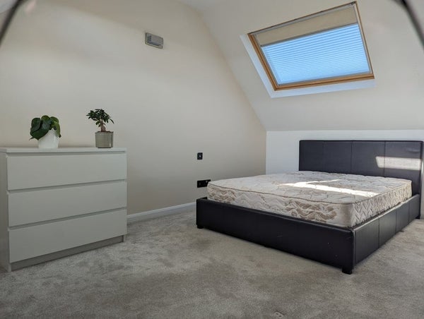 Flat Lonsdale Road in London
