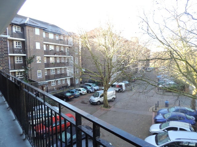 Flat Bronze Street in Greater London