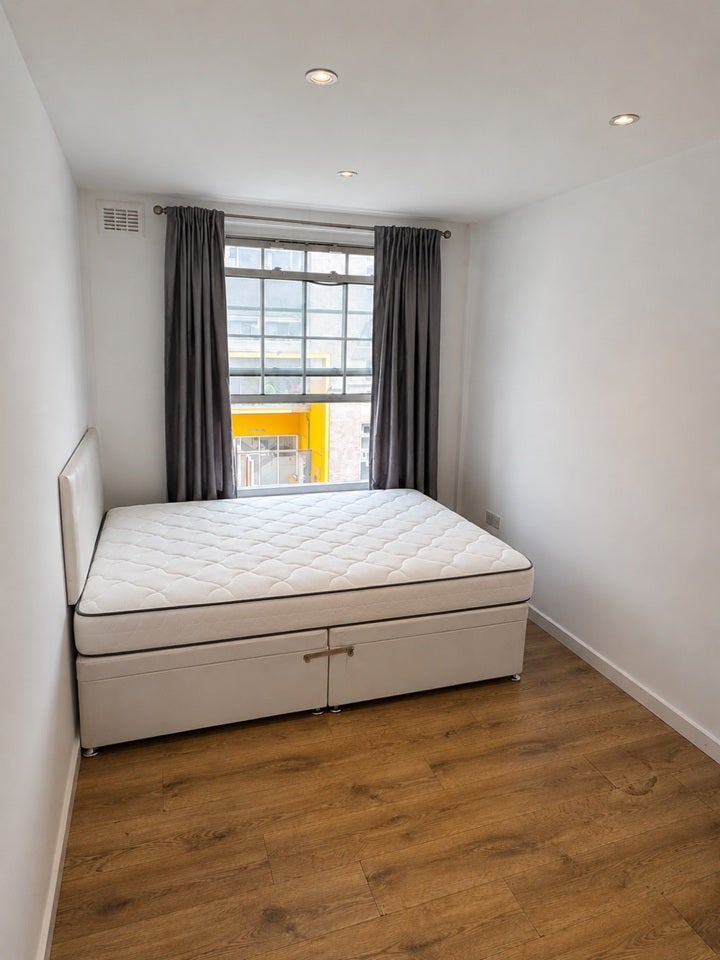 Room Bronze Street in Greater London