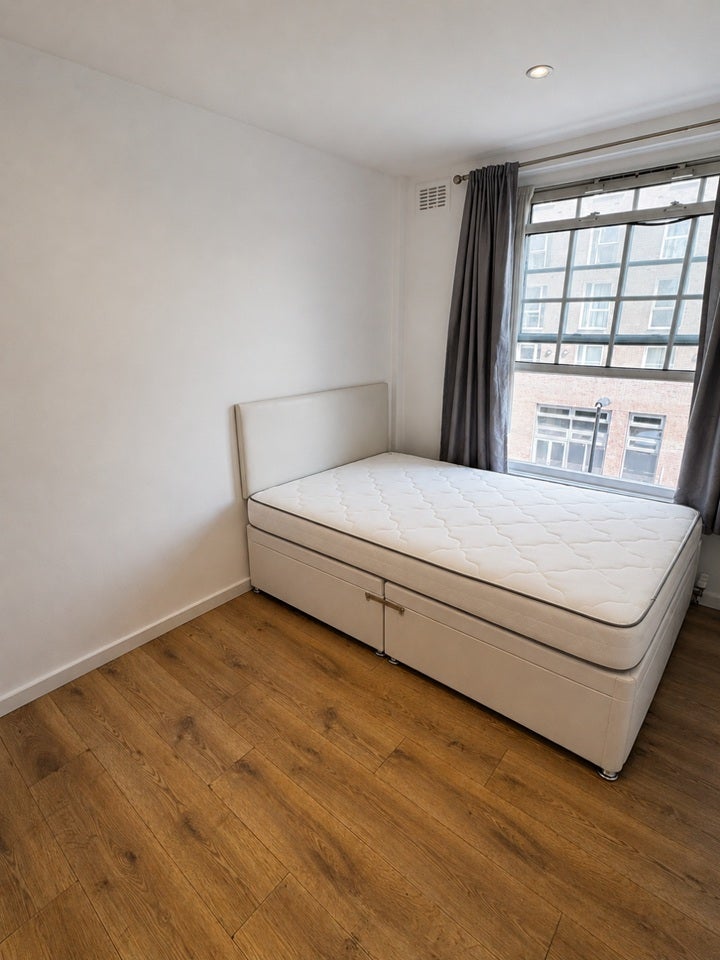 Room Bronze Street in Greater London