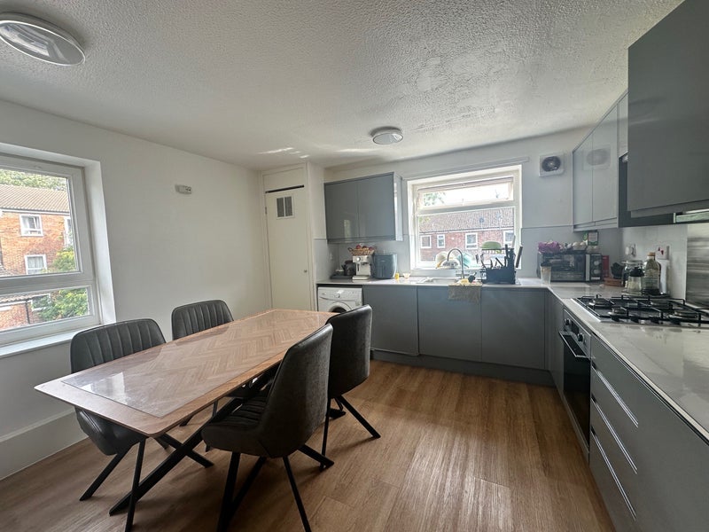 Room Gunner Lane in Greater London