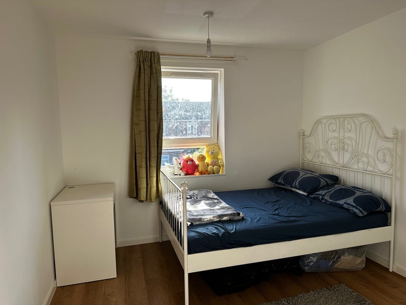 Room Gunner Lane in Greater London