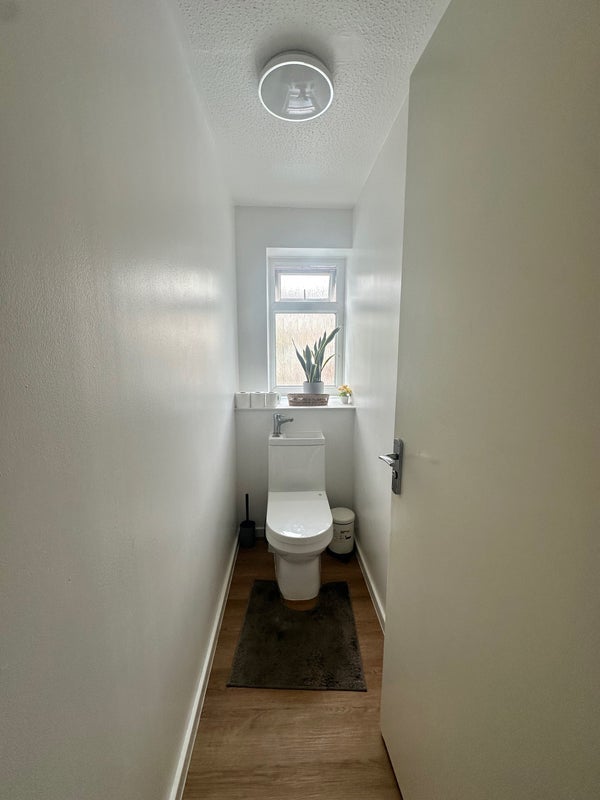 Room Gunner Lane in Greater London