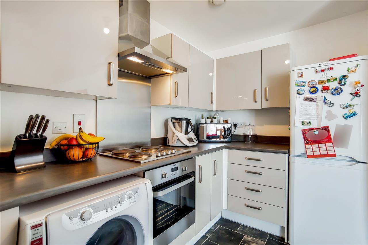 Flat Academy Way in Greater London