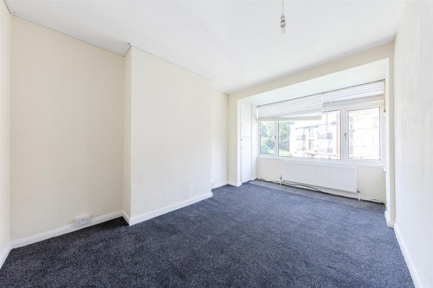 Flat Melbourne Court in Greater London