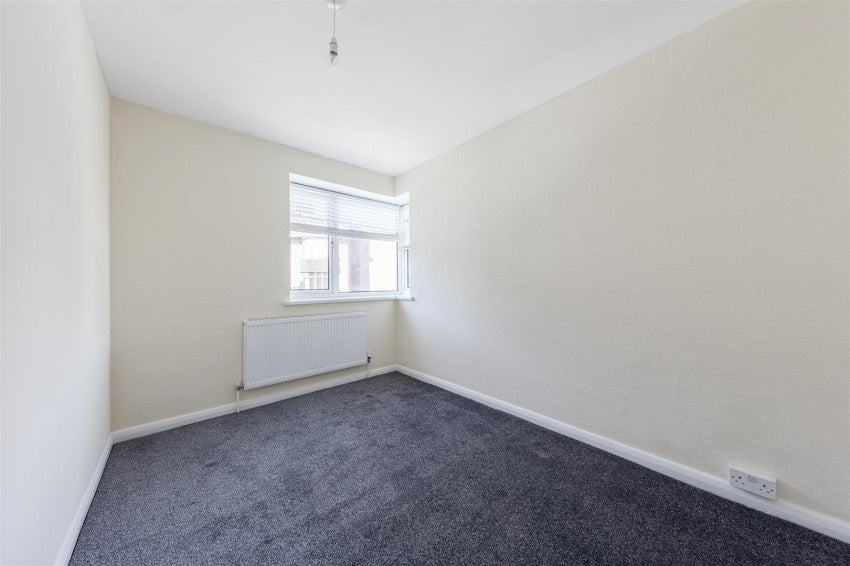 Flat Melbourne Court in Greater London