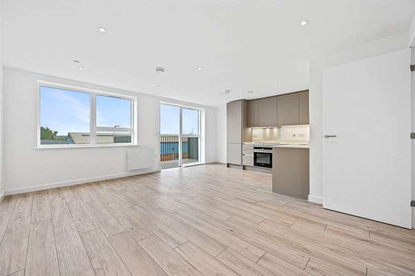 Flat Sydney Road in Watford