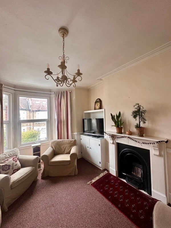 Room Eynham Road in Greater London