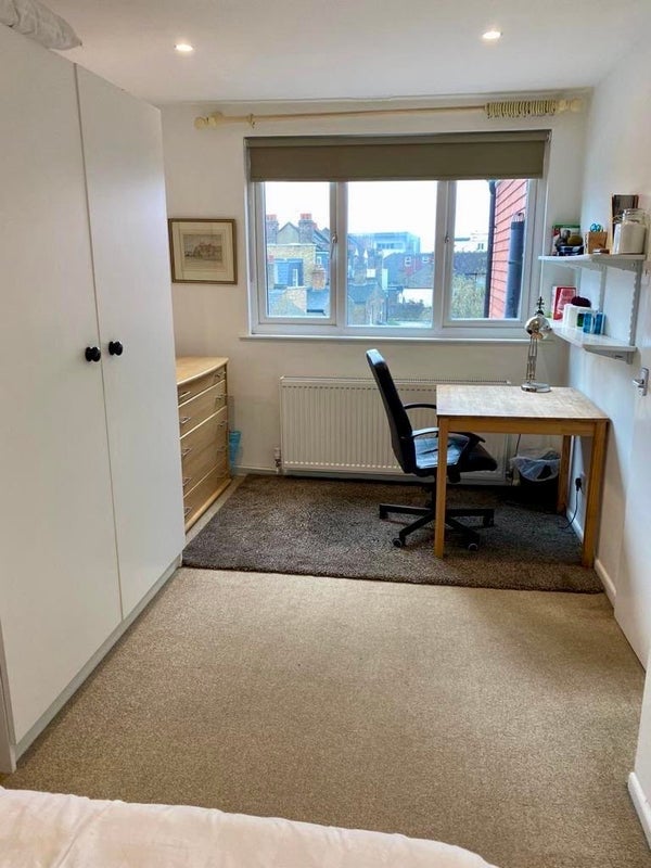 Room Eynham Road in Greater London
