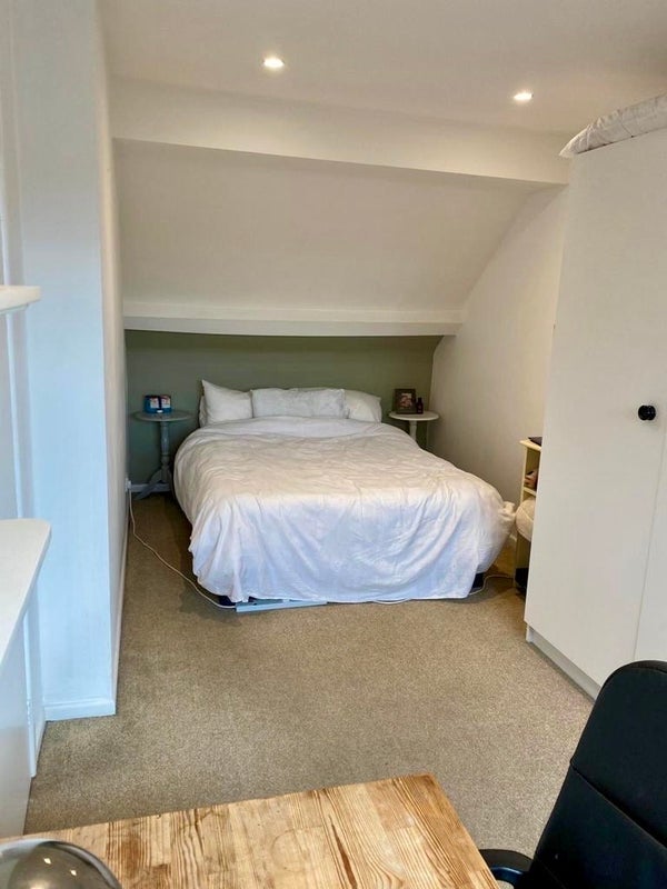 Room Eynham Road in Greater London