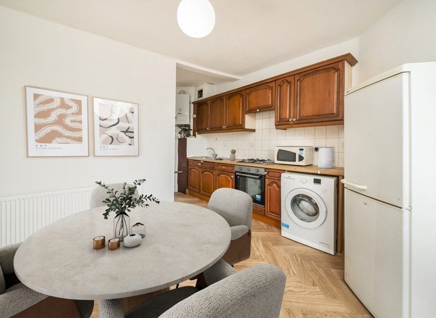 Flat Muswell Hill Broadway in Greater London