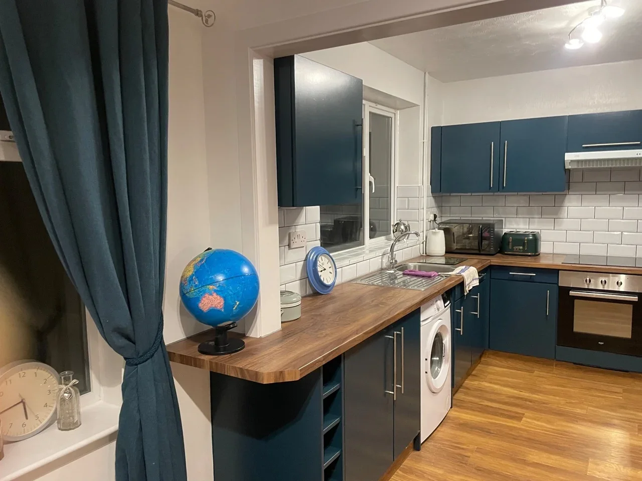 Room Ampthill Road in Shefford