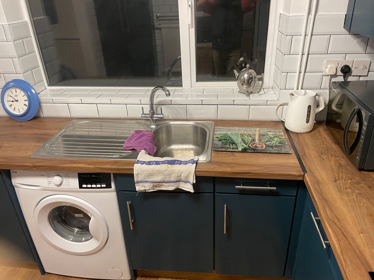 Room Ampthill Road in Shefford