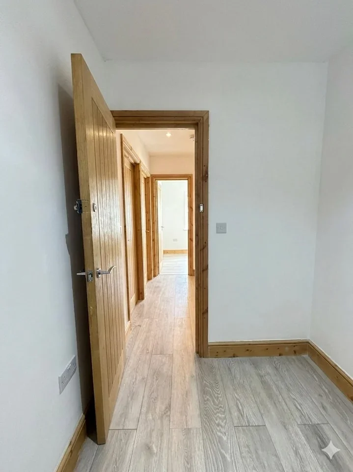 Room Wyvenhoe Road in Greater London