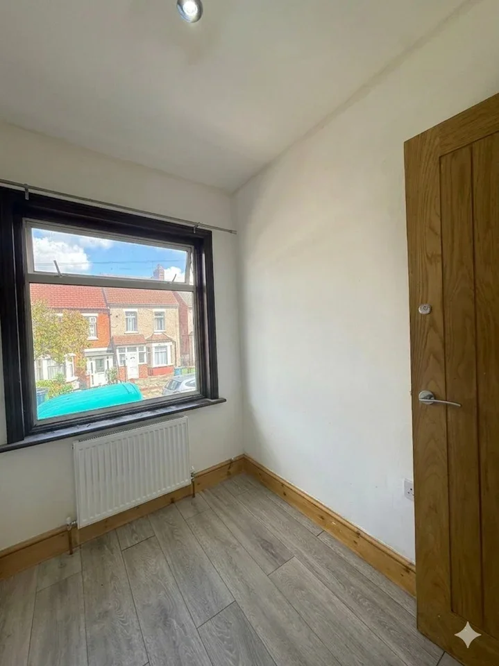 Room Wyvenhoe Road in Greater London