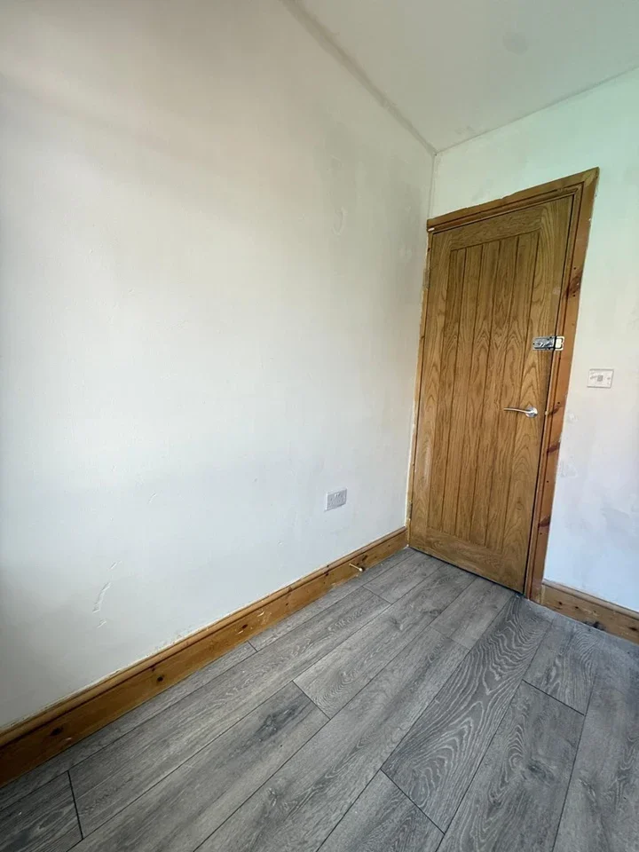 Room Wyvenhoe Road in Greater London
