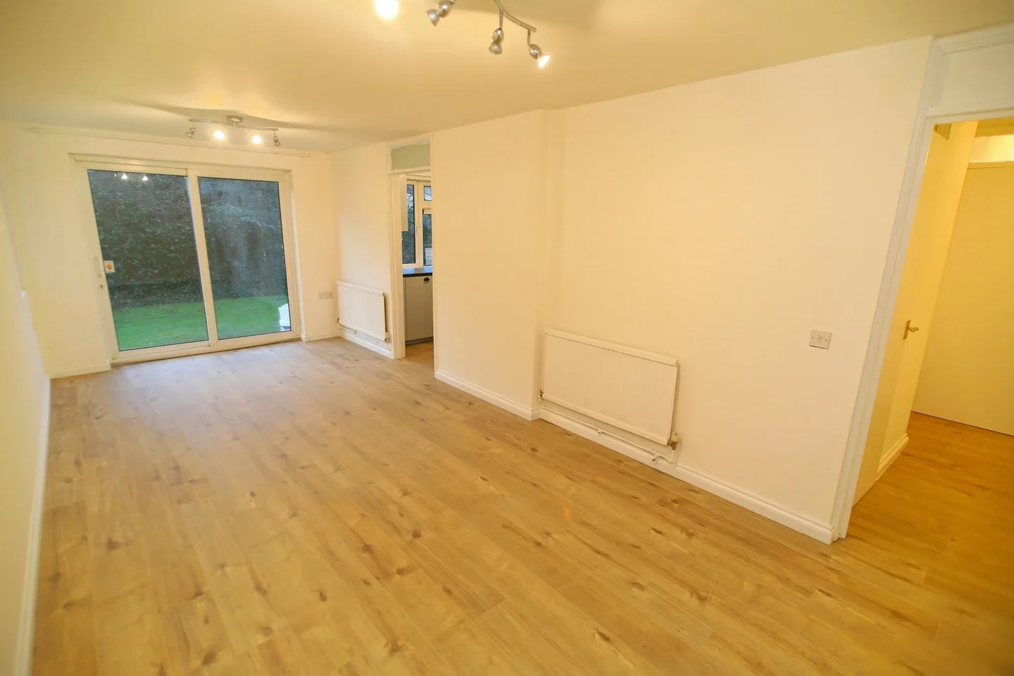 Flat Hanger View Way in Greater London