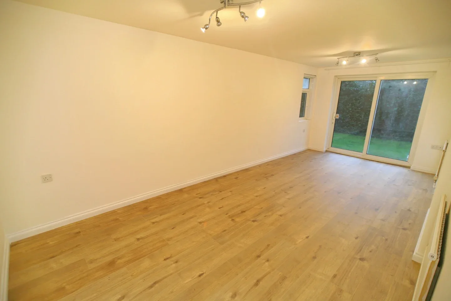 Flat Hanger View Way in Greater London