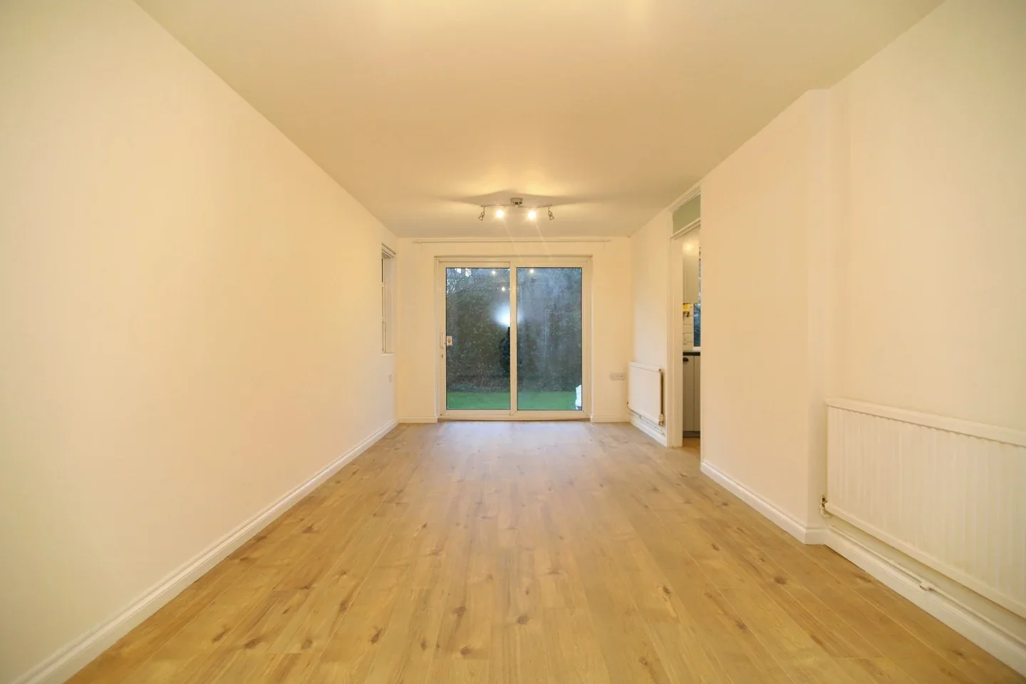 Flat Hanger View Way in Greater London