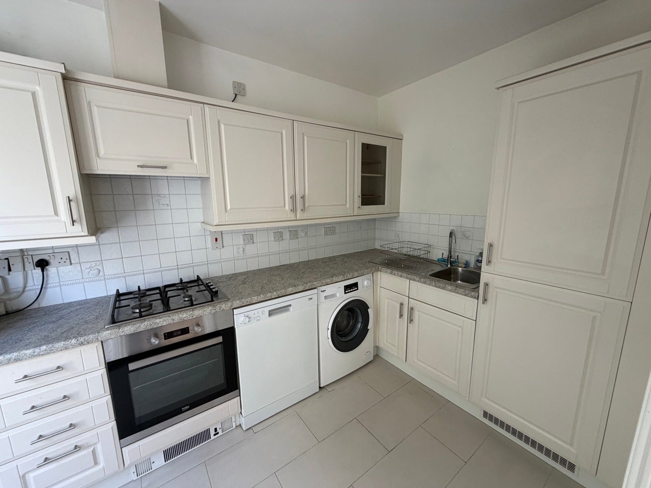 Flat Clarence Mews in Greater London
