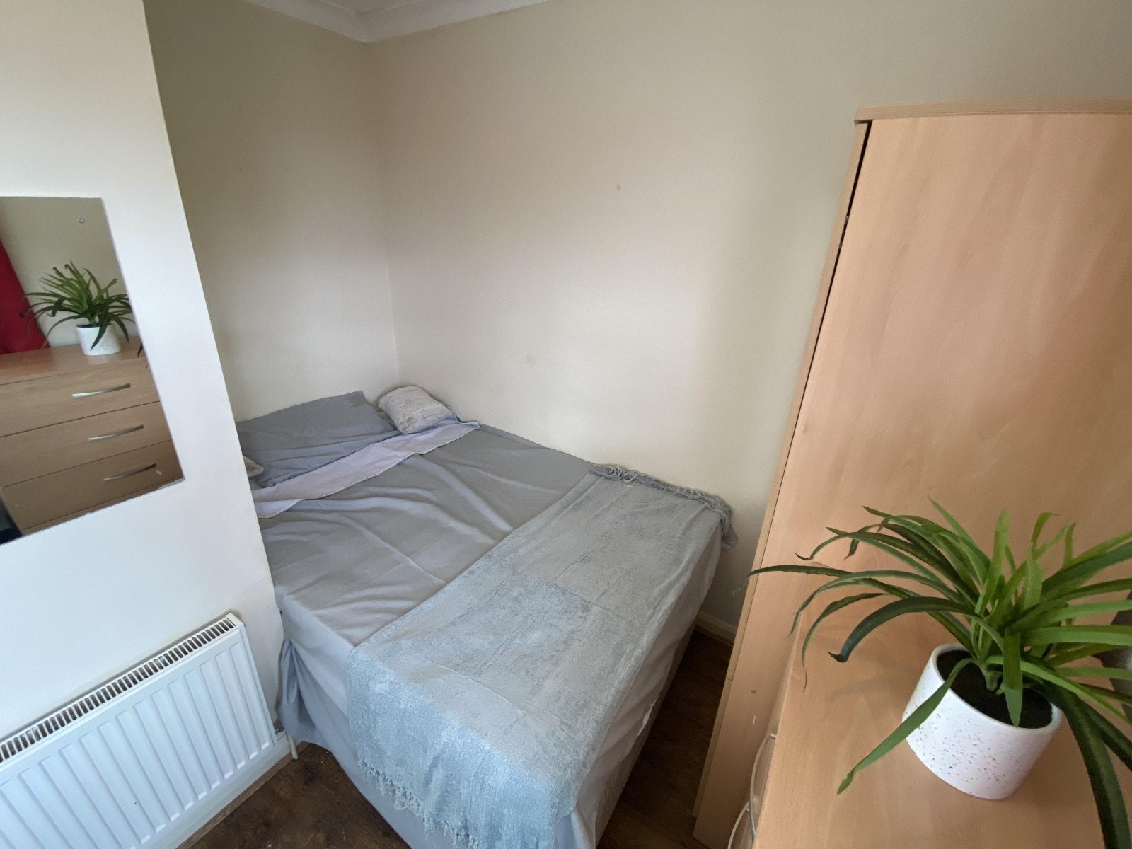 Flat Roper Close in Canterbury