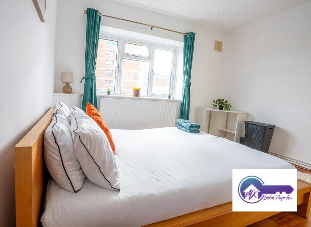 Flat Bevenden Street in Greater London