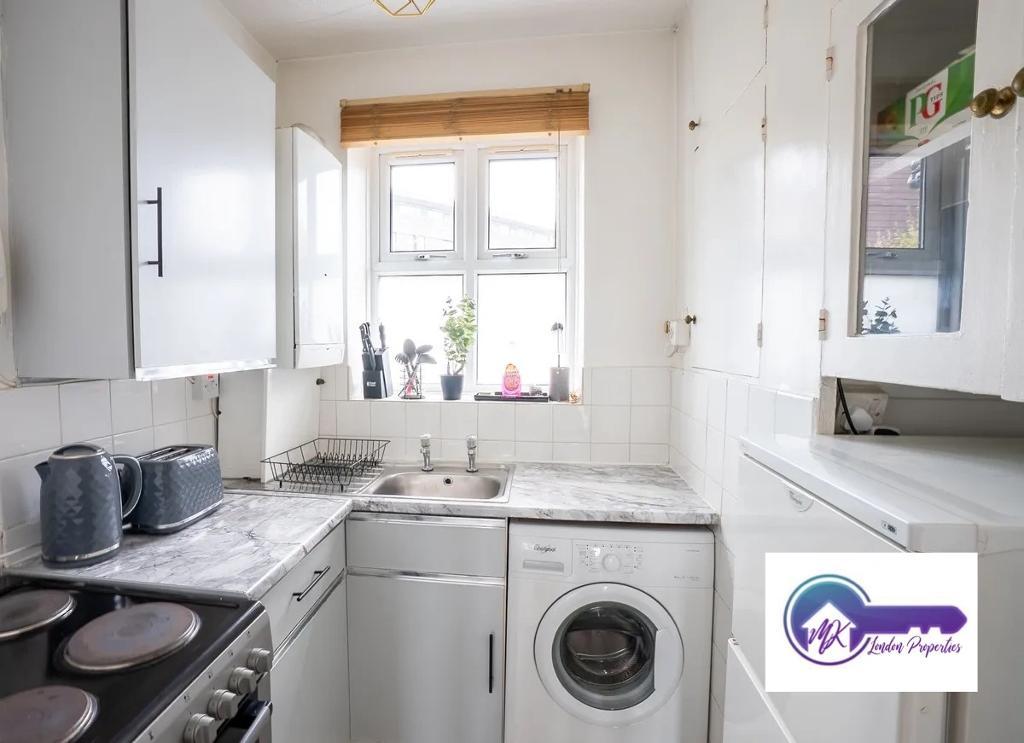 Flat Bevenden Street in Greater London