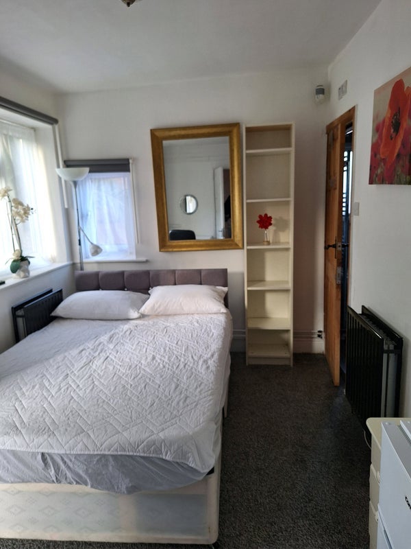 Room Whitehorse Lane in Greater London