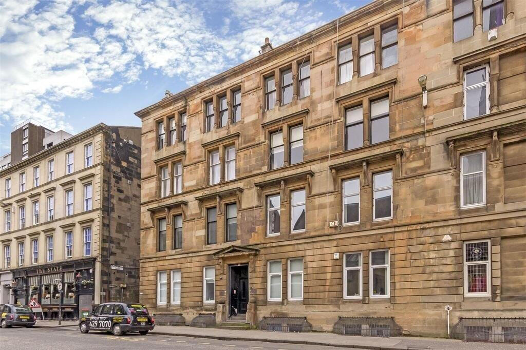 Flat Cathcart Road in Glasgow