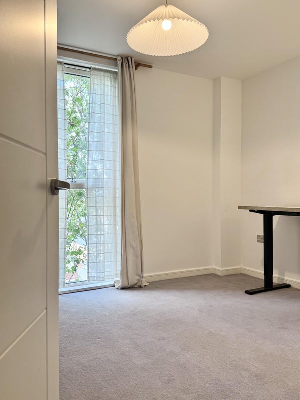 Room Track Street in Greater London