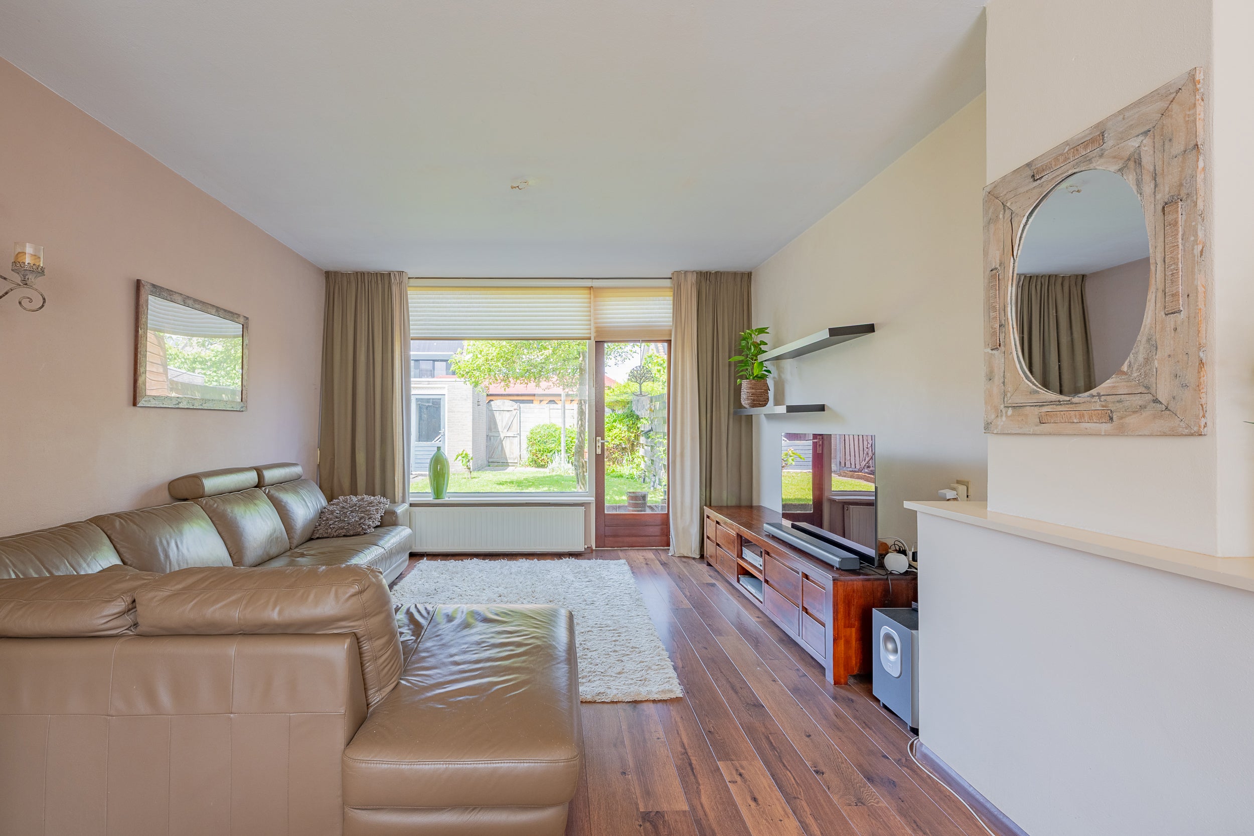 Tussenwoning te koop: Van Hogendorpweg 166, Vlissingen