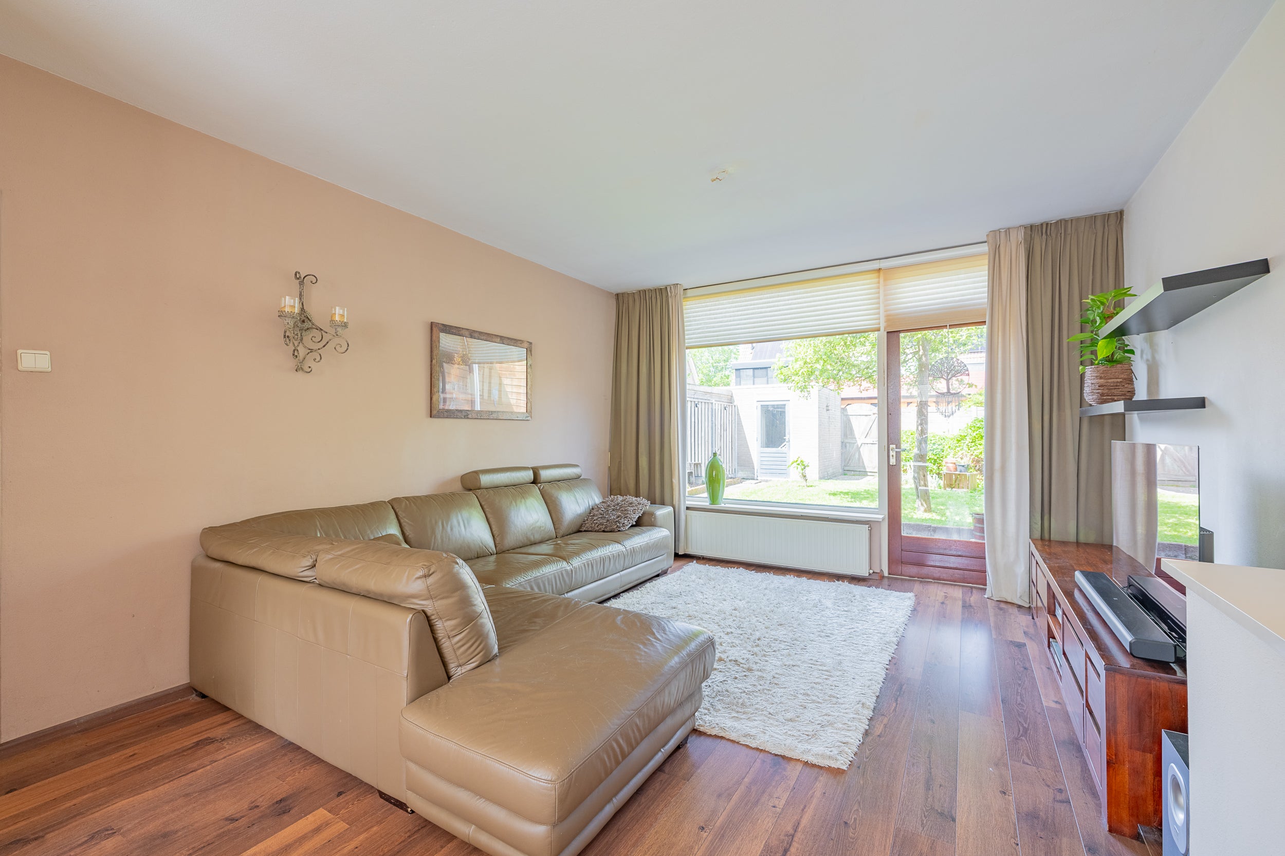 Tussenwoning te koop: Van Hogendorpweg 166, Vlissingen