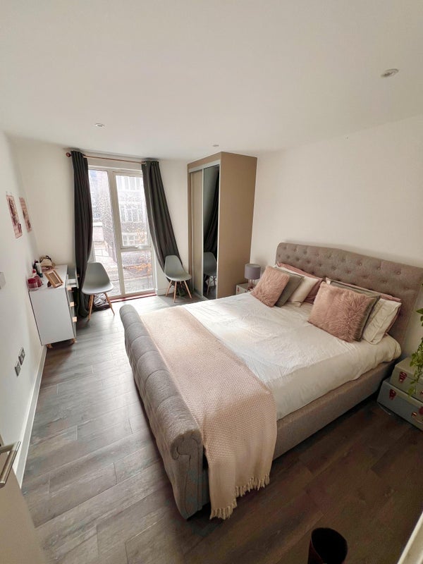 Room Bevenden Street in Greater London