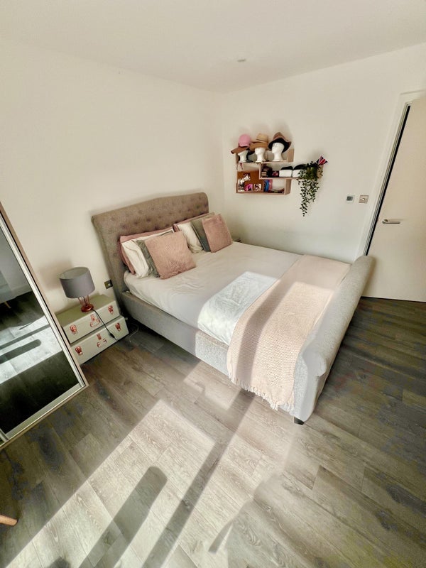 Room Bevenden Street in Greater London
