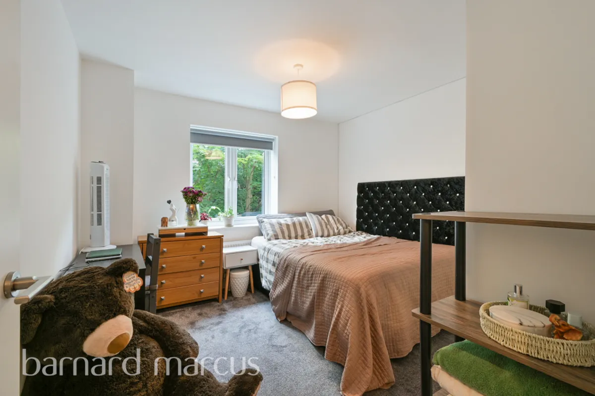 Flat Windmill Place in Greater London